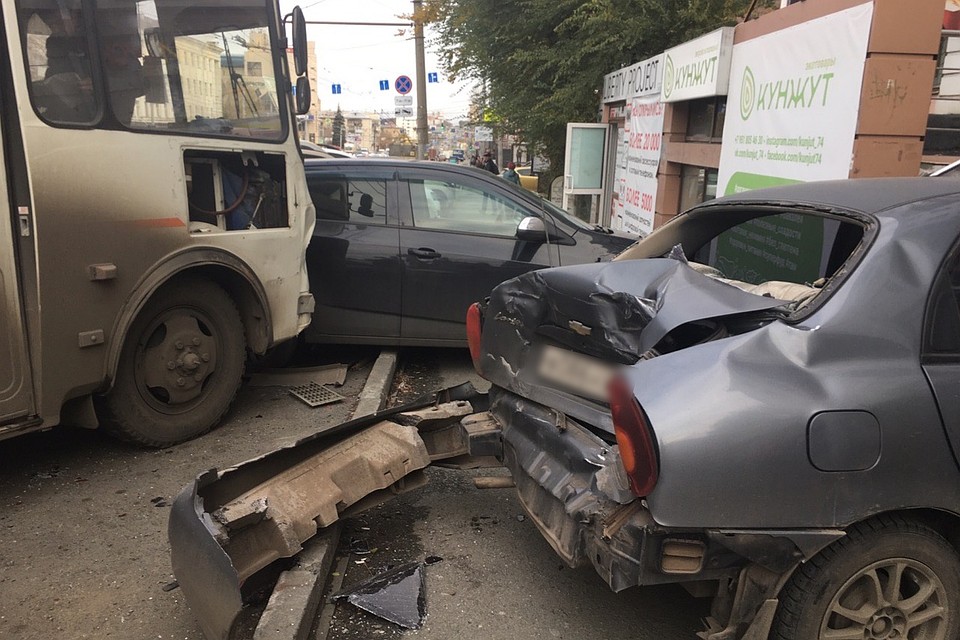 ДТП произошло в районе Алого поля.