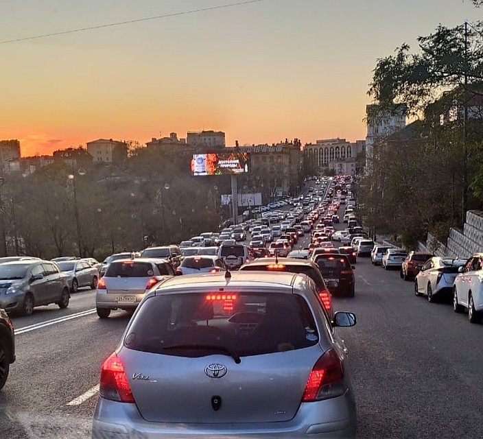 Владивосток сковали внушительные пробки