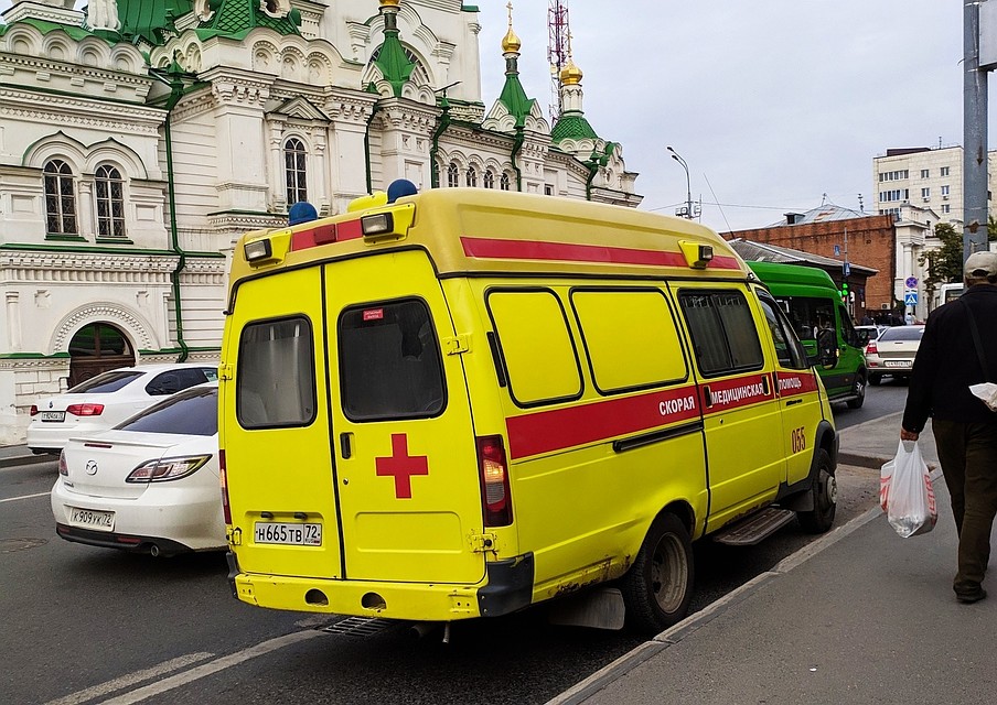 В селе Каскара мужчины доставили роженицу на авто в роддом.