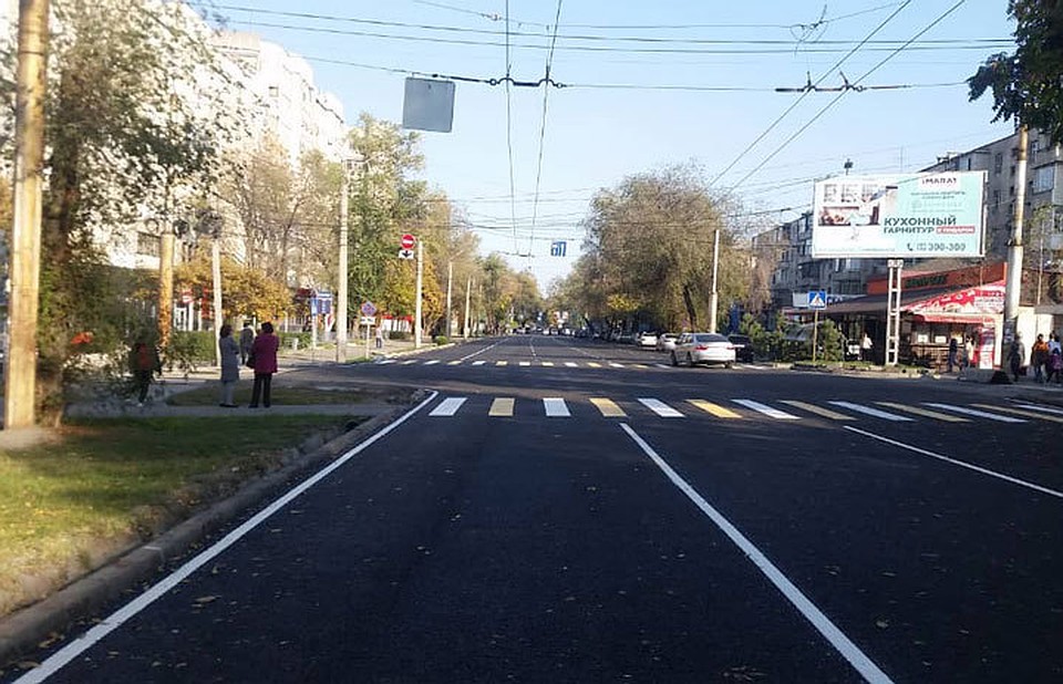 Часть улицы открыли для проезда.