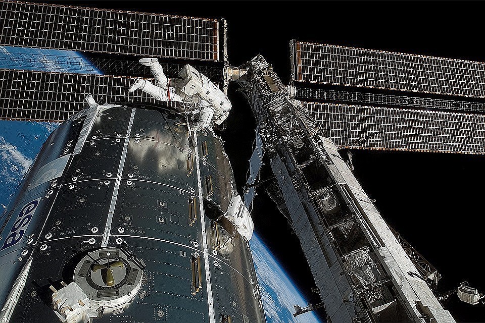 В NASA сообщили о примерных сроках полета новых кораблей на МКС
