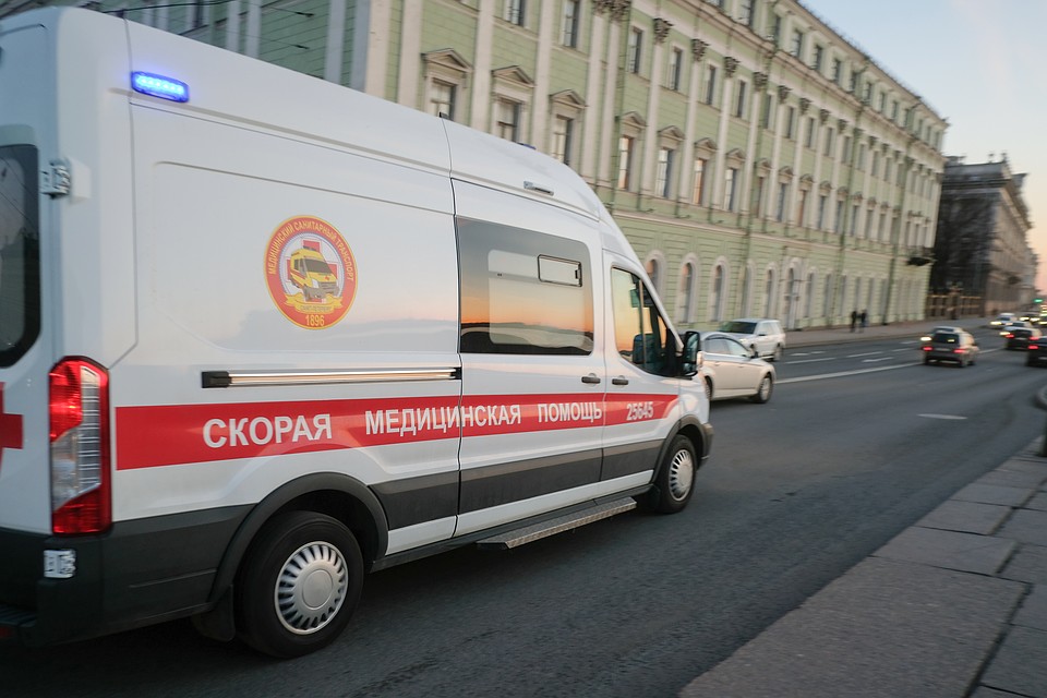 Рецидивист напал на медбрата в Петродворце