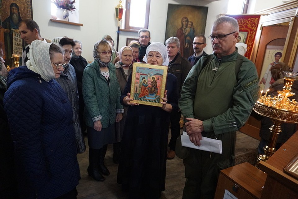 Икону Благовещения писали специально для храма Горловки иконописцы из Мстеры.
