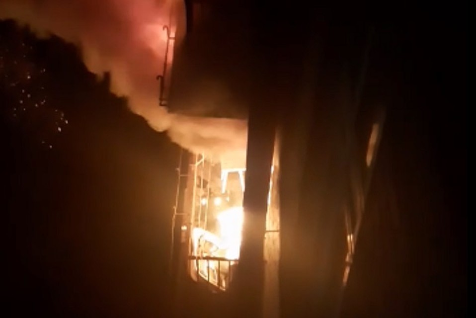 Ночью в Петербурге спящие горожане спасались от пожара в Кировском районе