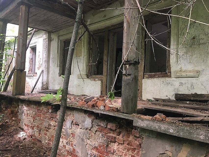 Усадьба долгое время пребывала в плачевном состоянии.