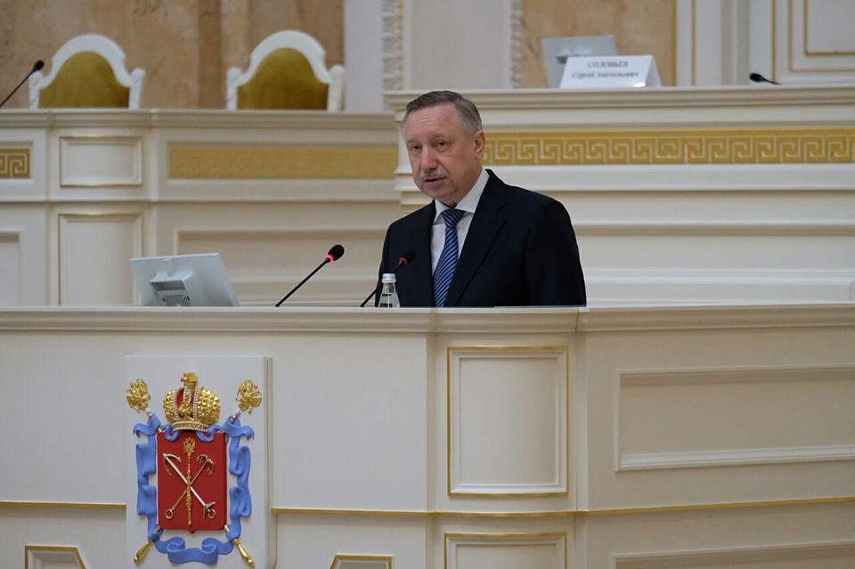Проект бюджета в городском парламенте представлял губернатор Санкт-Петербурга.