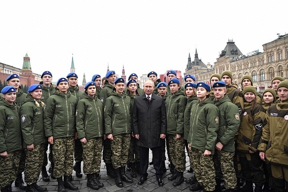 Новоуренгойские курсанты встретили День народного единства в Москве вместе с Путиным Фото: newurengoy.ru