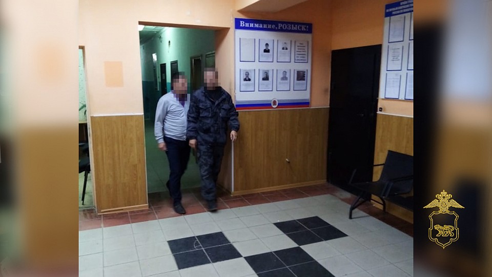 Мужчину доставили в отделение полиции. Фото: УМВД по Приморскому краю