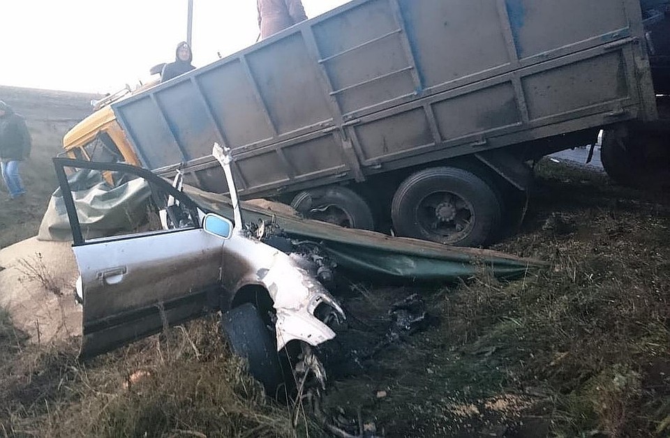 Грузовик смял легковушку в Курской области, погибло пятеро орловцев