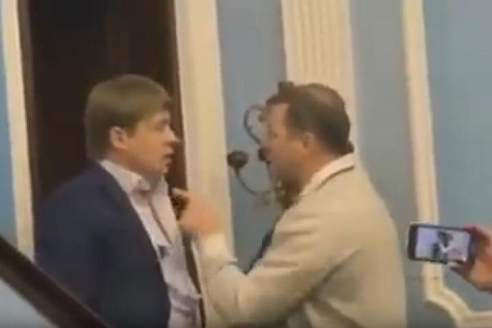 Перепалку Олега Ляшко с Андреем Гарусом запечатлели очевидцы