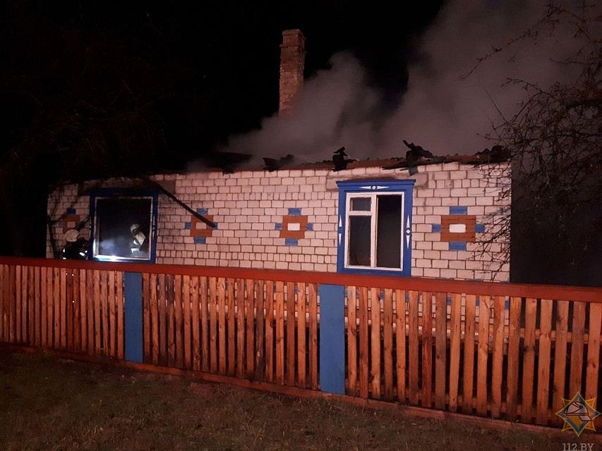 Причина произошедшего устанавливается. Рассматриваемая версия – неосторожное обращение с огнем при курении. Фото: МЧС