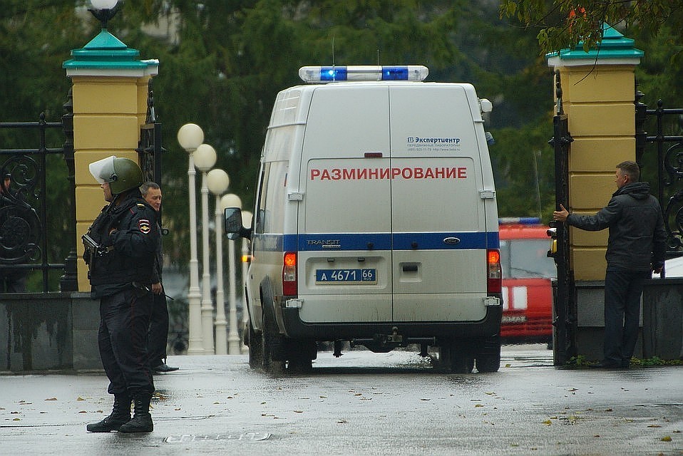 Сообщения о минировании двух ТЦ в Москве оказались ложными