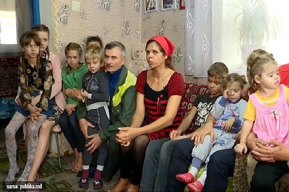 Молдавская семья с 12 детьми, о которой узнала вся страна, впервые полетела на самолете