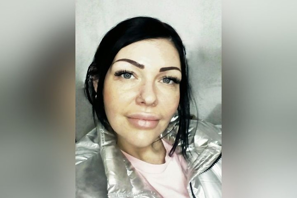 В Новосибирске пропала 33-летняя девушка в серебристой куртке и с нарощенными ресницами. Фото: «Лиза Алерт»