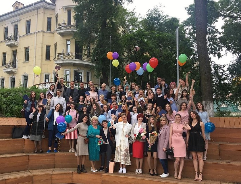 Приморский художественный колледж приглашает на юбилейную выставку своих выпускников. Фото предоставлено колледжем.