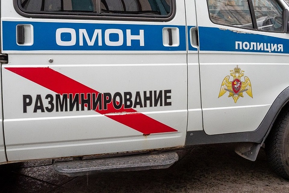 Анонимки стали причиной эвакуации трех вузов Петербурга.
