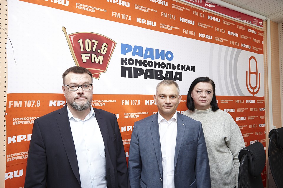 Представитель общественной организации "Совет отцов" Дмитрий Выдрин, представитель администрации главы и правительства УР Дмитрий Гавриков и зам. главного врача Республиканского наркодиспансера Светлана Садовникова