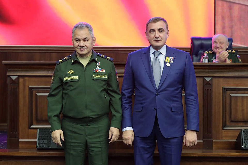 Губернатор Тульской области Алексей Дюмин получил награды от министра обороны Сергея Шойгу