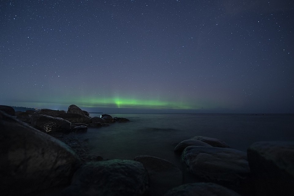 В Ленинградской области заметили красивейшее северное сияние. Фото: vk.com/aurora812 / Екатерина Стрельникова.