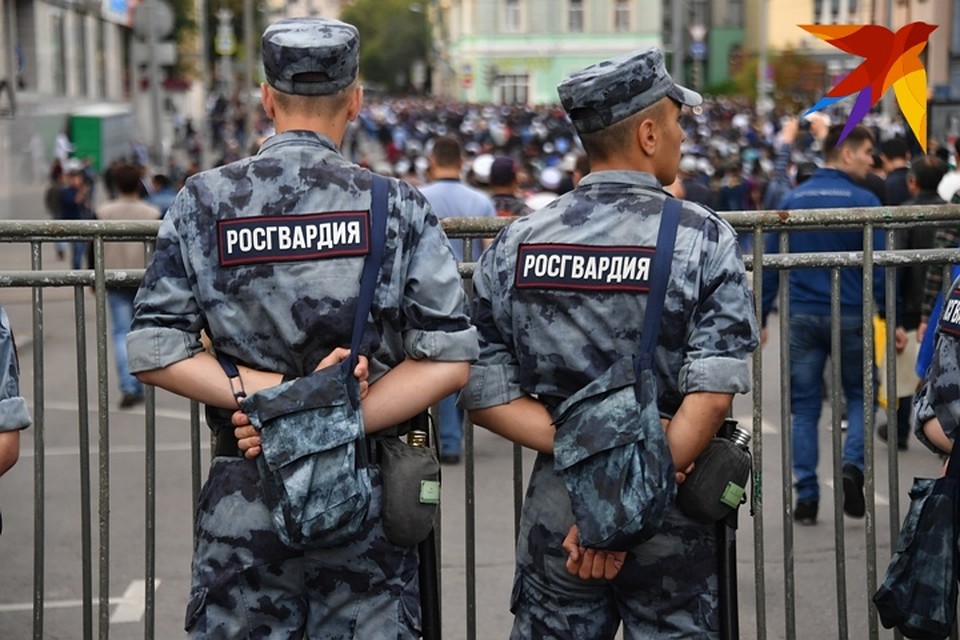 Подозрительного посетителя задержали росгвардейцы.