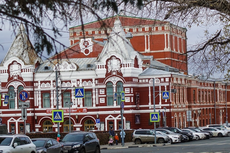 Проголосовать за постановки могут все желающие