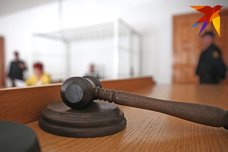 Учителя за мошенничество приговорили к 2 годам заключения, но дали отсрочку.