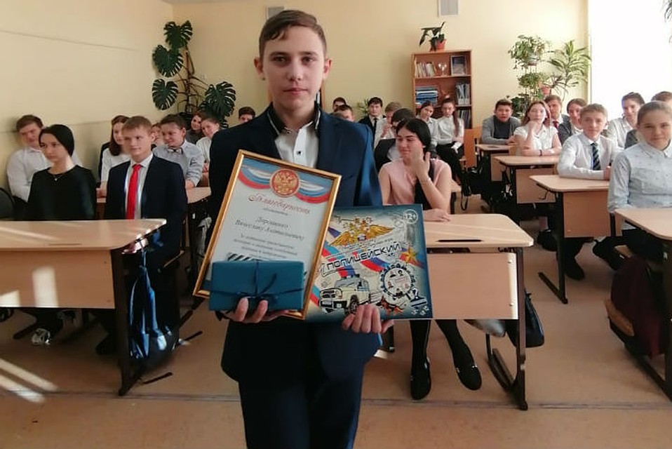 Теперь ждут на службе в полиции: школьника, который спас девочку от педофила, наградили в Иркутске. Фото: Наиля НАГИЕВА.