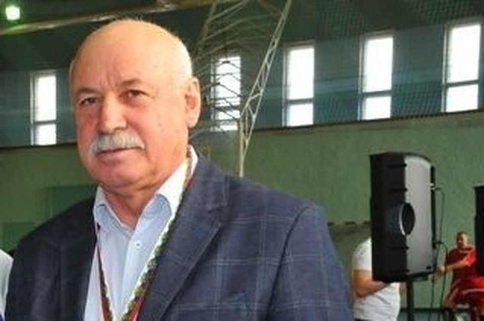 Нариман Палабуюк на одном турниров по футболу среди ветеранов.Фото: krgv.rk.gov.ru