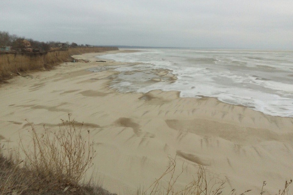 В Новоазовске, Еланчике и Седово Азовское море отошло от берега на полкилометра. Фото: «Хомутовская степь – Меотида»