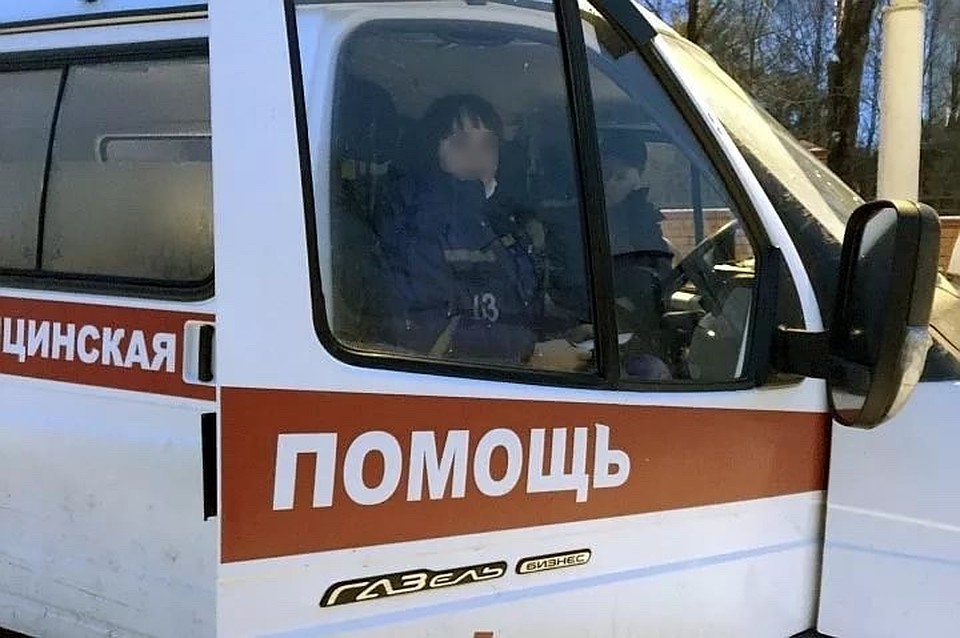 Медицинская помощь потребовалась одному из пассажиров маршрутки. Фото: ГОПАЛО Ольга