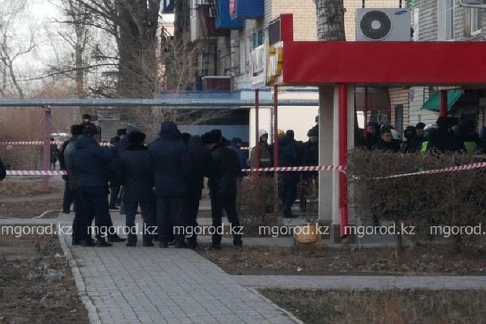 На месте работают сотрудники полиции.