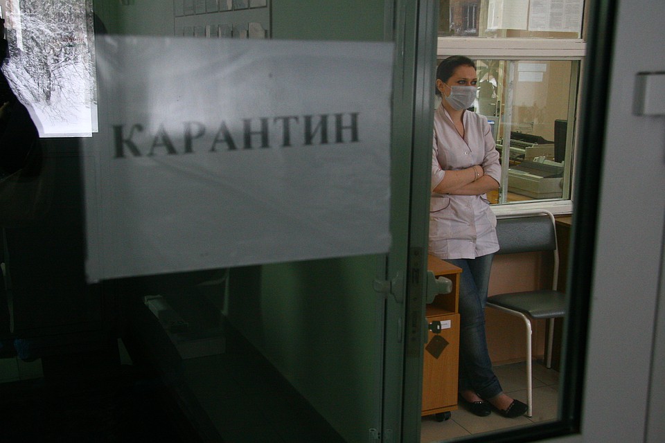 В Хабаровске закрыли на карантин по ОРВИ и пневмонии три класса