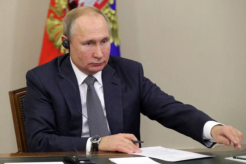 Президент РФ Владимир Путин во время торжественной церемонии начала поставок российского природного газа в КНР по "восточному" маршруту в режиме телемоста. Фото: Михаил Климентьев/ТАСС