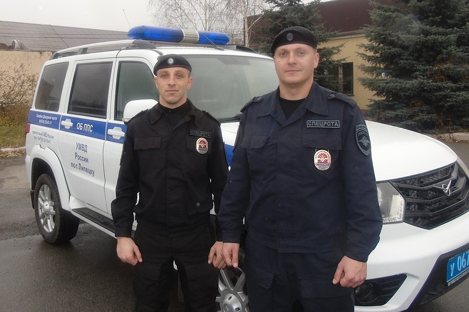 Полицейские помогли доехать семье до больницы