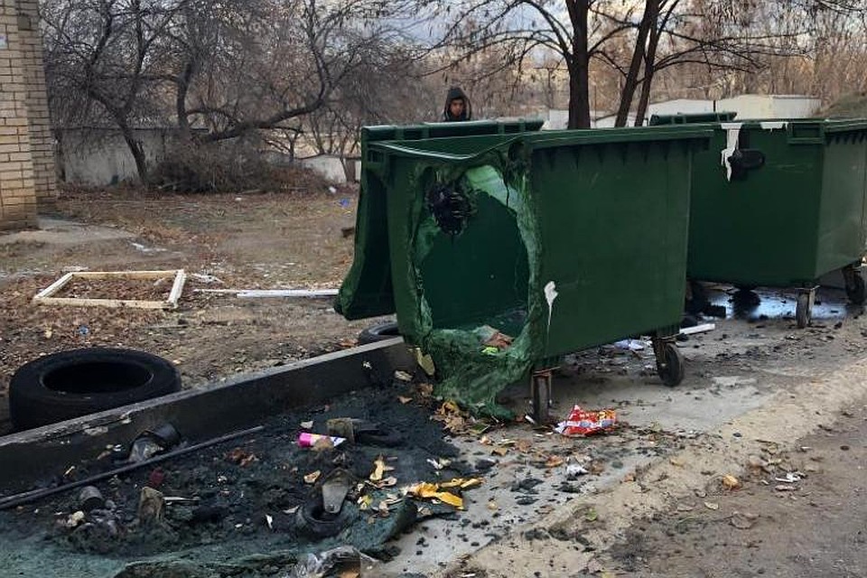 В Липецке вандалы повредили более 50 контейнеров для мусора