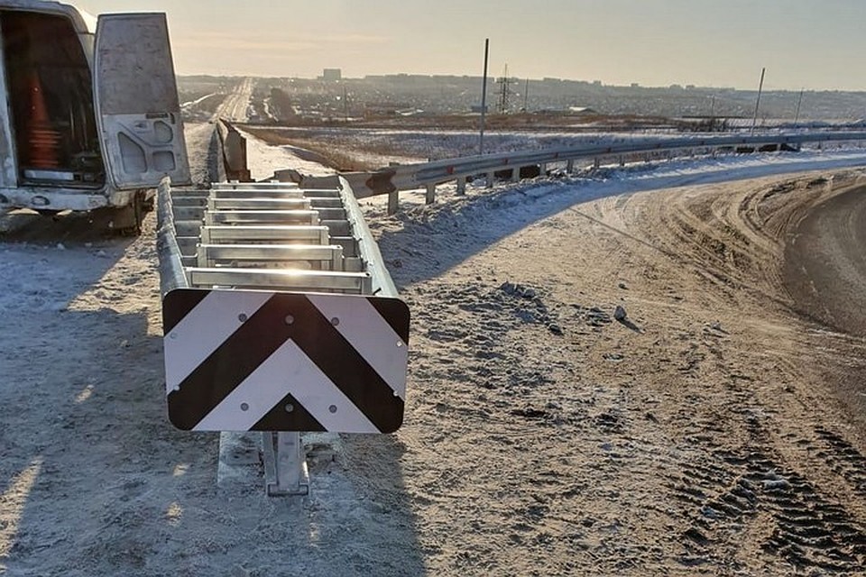 На трассе Красноярск – Енисейск установили новый дорожный демпфер. Фото: "КрУДор"