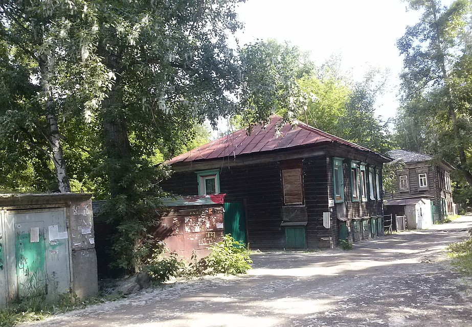 Аварийное жилье предлагается сносить целыми кварталами и возводить там новостройки.