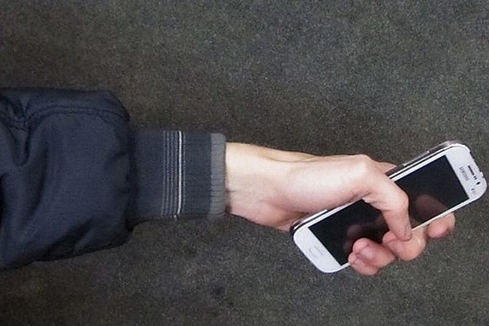 Не нужно было парню оставлять свой телефон без присмотра.