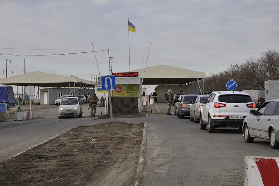 Пограничники не предупредили жителей о грядущих переменах, чем породили конфликтную ситуацию на пунктах пропуска. Фото: Пресс-центр штаба ООС