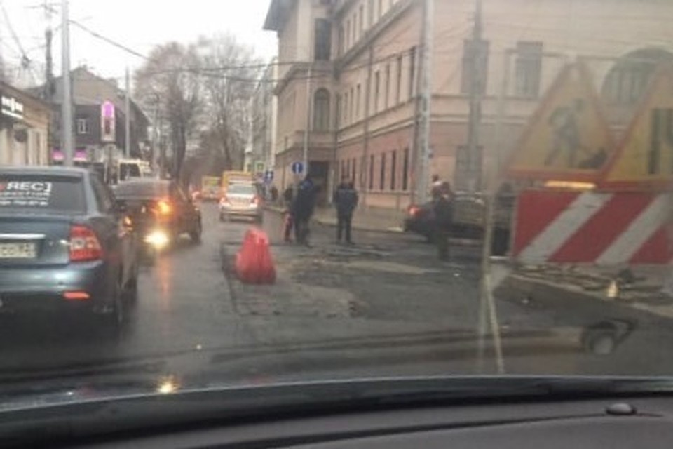 На улице идут дорожные работы. Фото: Черный список Симферополь/VK