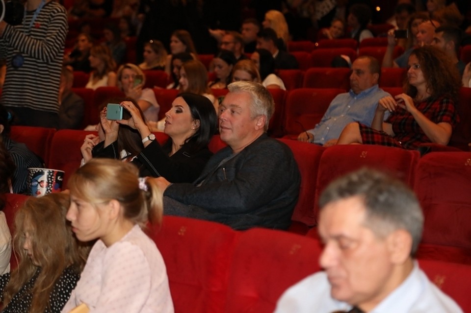 Законно ли требование работника кинотеатра предъявить паспорт для подтверждения возраста зрителя?