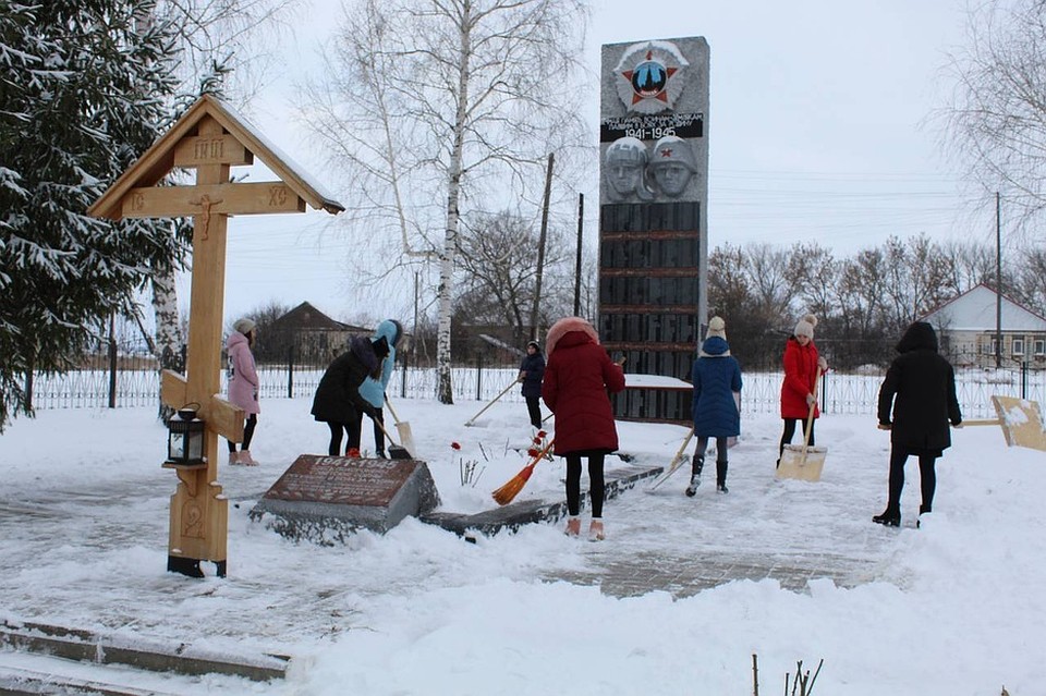 Школьники Чернянского района Белгородчины приняли участие в патриотической акции «Дорога к обелиску». Фото пресс-службы администрации Чернянского района