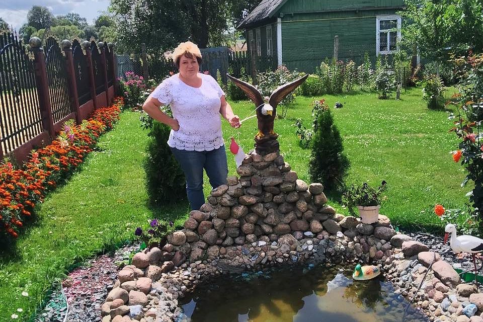 Инна сфотографировалась с посланием и отправила фотографию в Германию - туда, откуда и пришло послание Фото: из личного архива героя публикации