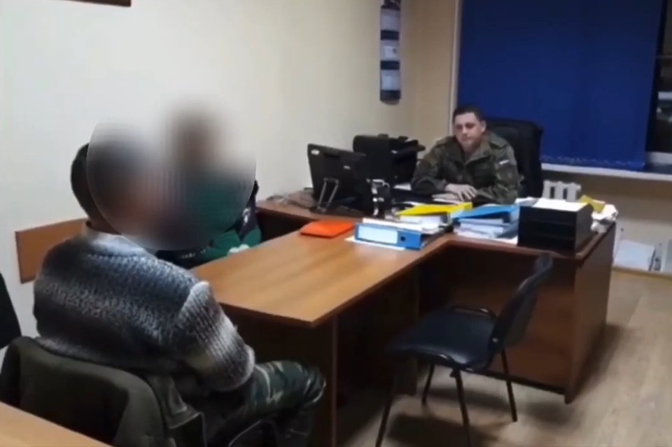 Подозреваемый во время допроса. Фото: СК России.