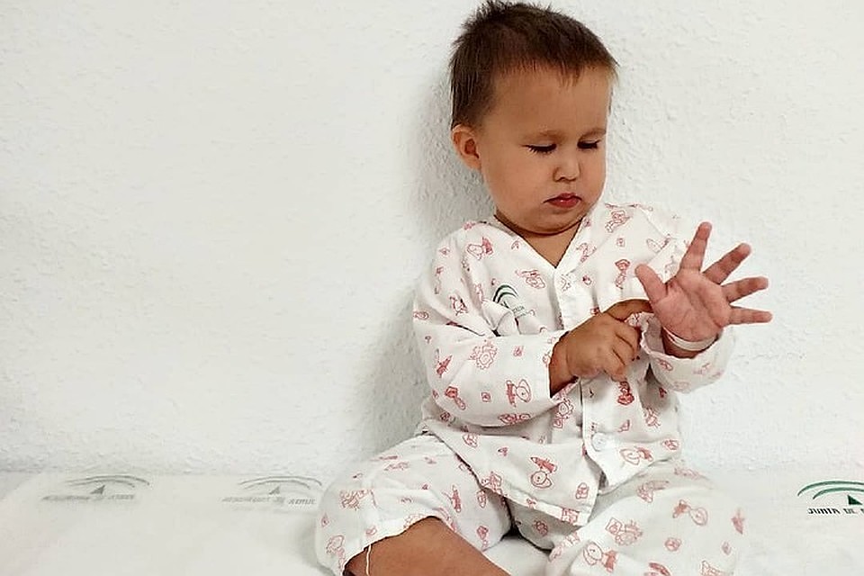 Родные Ратмира надеются, что однажды малыш сможет даже ходить самостоятельно. Фото: соцсети