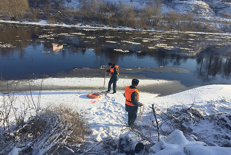 Тело из воды вытащили спасатели Фото: ГУ МЧС России по Тверской области