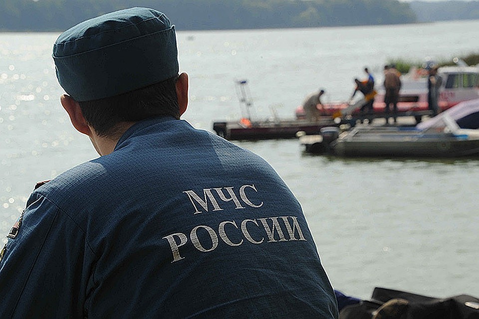 47% опрошенных считают героями сотрудников МЧС