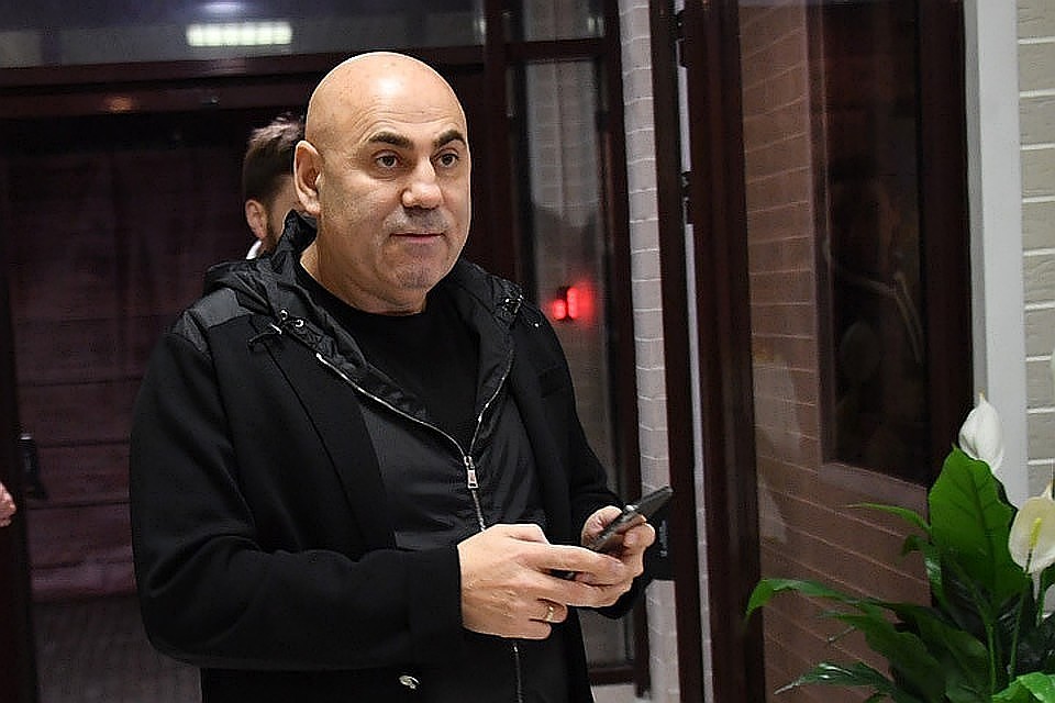 Пригожин отметил, что ценит творчество Паулса и гордится знакомством с ним