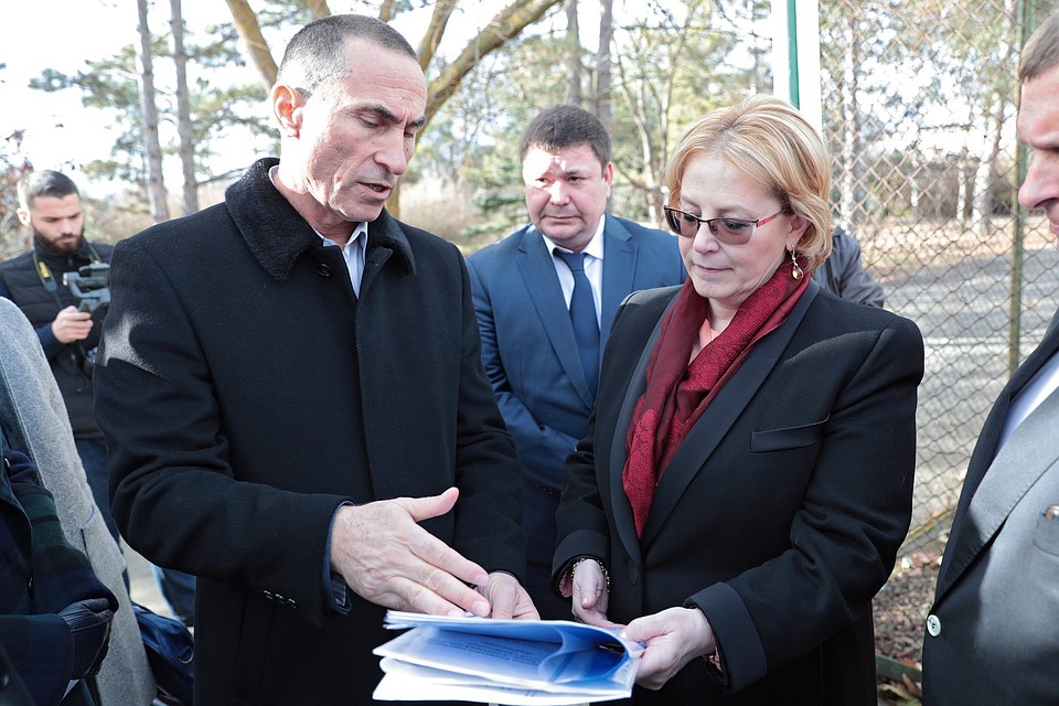 Вероника Скворцова посетила санаторий "Бригантина". Фото: страница Сергея Аксенова на Facebook