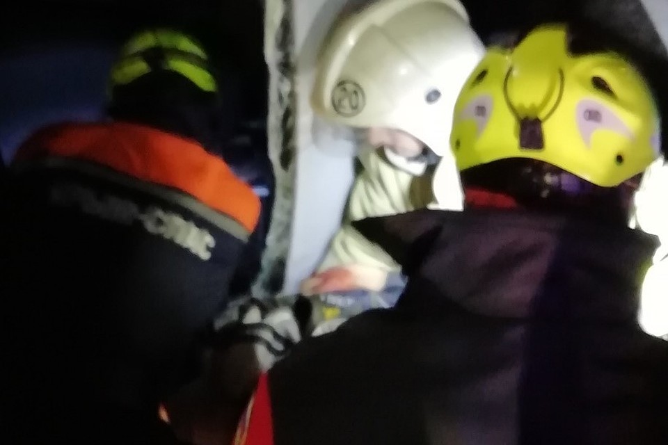 Пострадавшего пришлось освобождать из "железного плена". Фото: пресс-служба МЧС РК